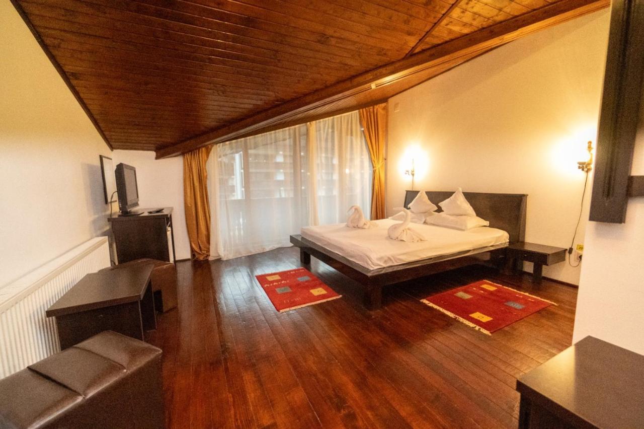 Casa Frent Hotel Predeal Exterior photo
